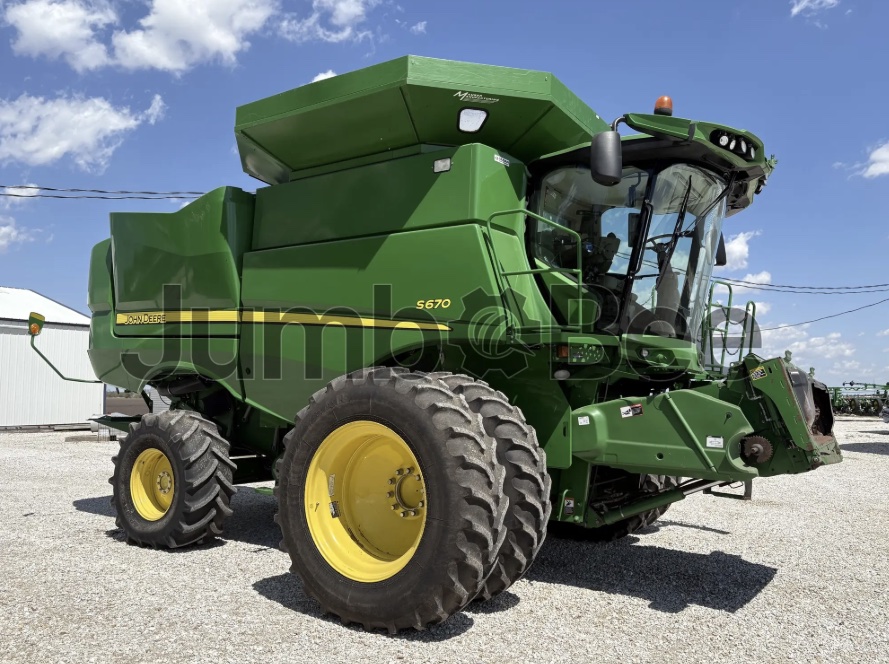 2022 John Deere S670 combine